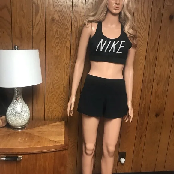 Lululemon Short Black-Size 6 -Good Condition - Picture 1 of 14